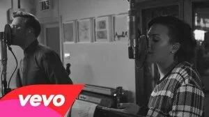 Olly Murs и Demi Lovato представили новый клип на акустическую версию песни «Up», снятый в студии