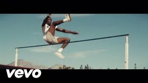Смотрим свежий клип ноября Avicii на танцевальный хит — Broken Arrows