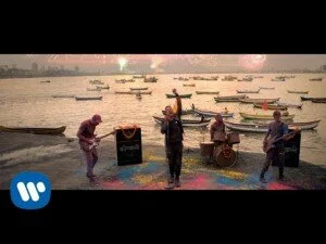 Coldplay с новым клипом на классный хит 2016 года — Hymn For The Weekend