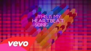 Kelly Clarkson выпустила новый лирик клип 2015 года на свежую песню «Heartbeat Song»