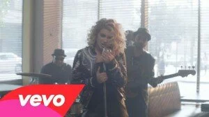 Tori Kelly представила новый клип на песню «Nobody Love»