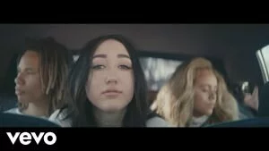 Noah Cyrus с новым клипом мая 2017 года на хит — Stay Together