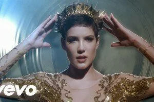 Новый клип апреля певицы Halsey на песню — Castle